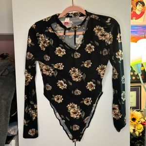 Floral stretchy body suit medium